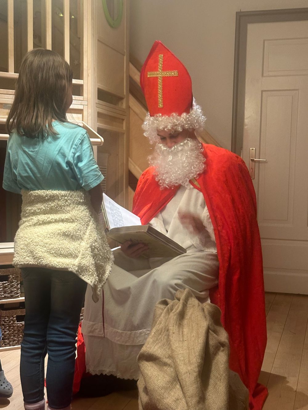 Joshua spielt den Nikolaus